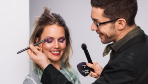 Dr. Hauschka Tutoriels Maquillage Dr. Hauschka Tutoriels Maquillage